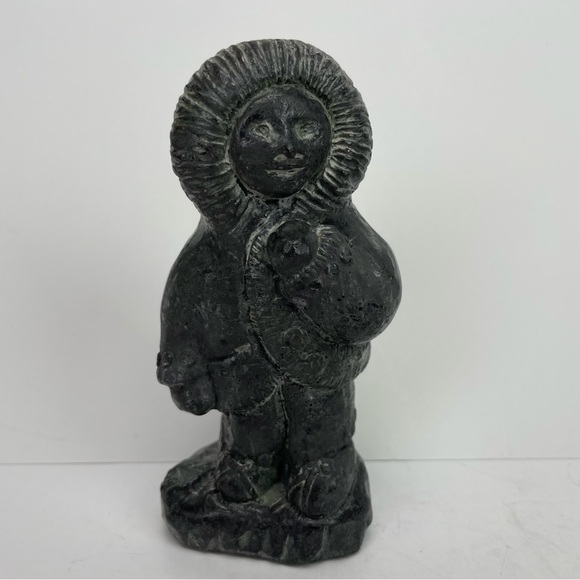 The Wolf Sculptures Black Stone Indigenous Canada Hand Carved Inuit Aboriginal - Picture 1 of 14